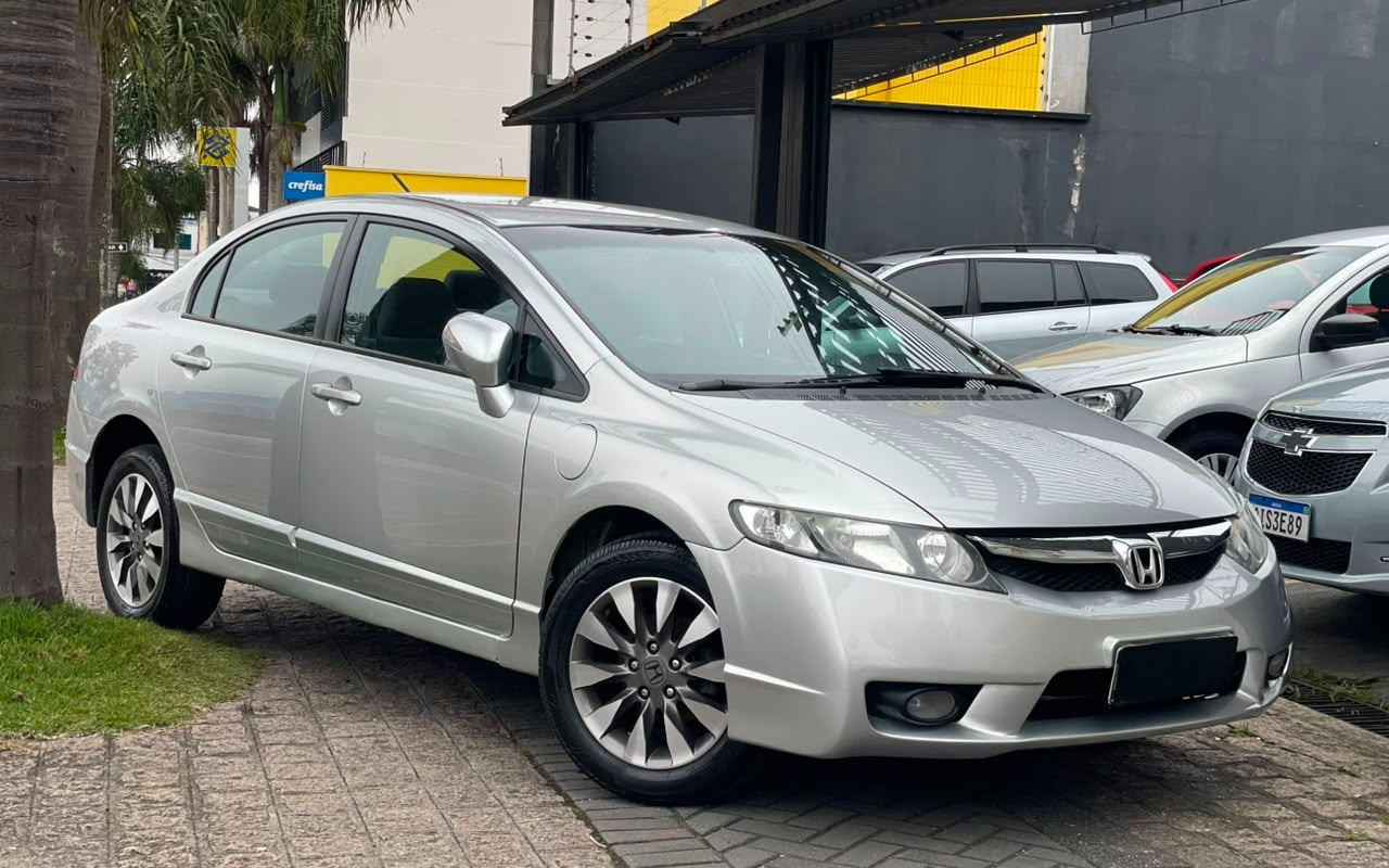 Honda Civic 2011 Prata — foto 1 de 3