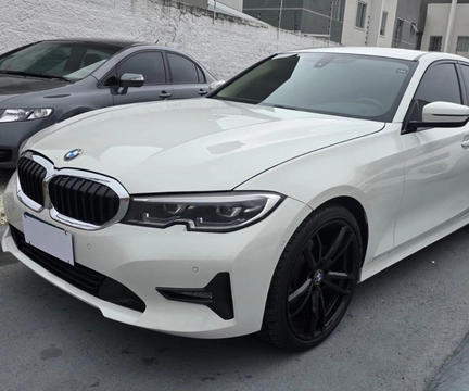 BMW 320i 2022 Branco — foto 1 de 3