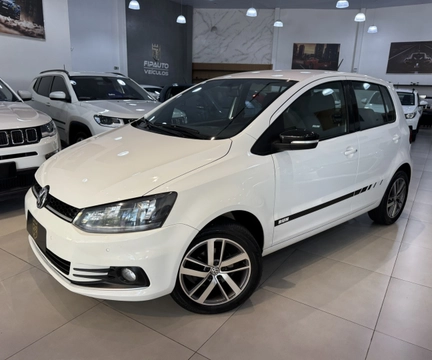 Volkswagen Fox RUN 1.6 Flex 8V 5p 2017 Branco — foto 1 de 3