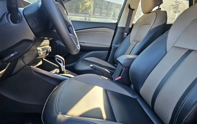 imagem-https://www.socarrao.com.br/sc-vehicle-images-prod/2478777/1789656283190-EgbZrqetZKJSaCZCf3FhBSarwN9fUMkV.jpg