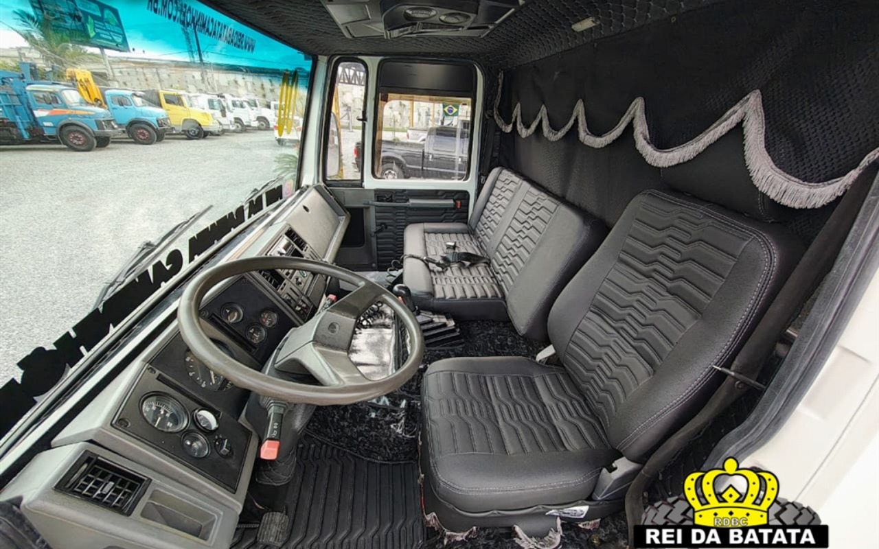 imagem-https://www.socarrao.com.br/sc-vehicle-images-prod/2480405/1783350908615-Ni0zLmpwZw.jpg