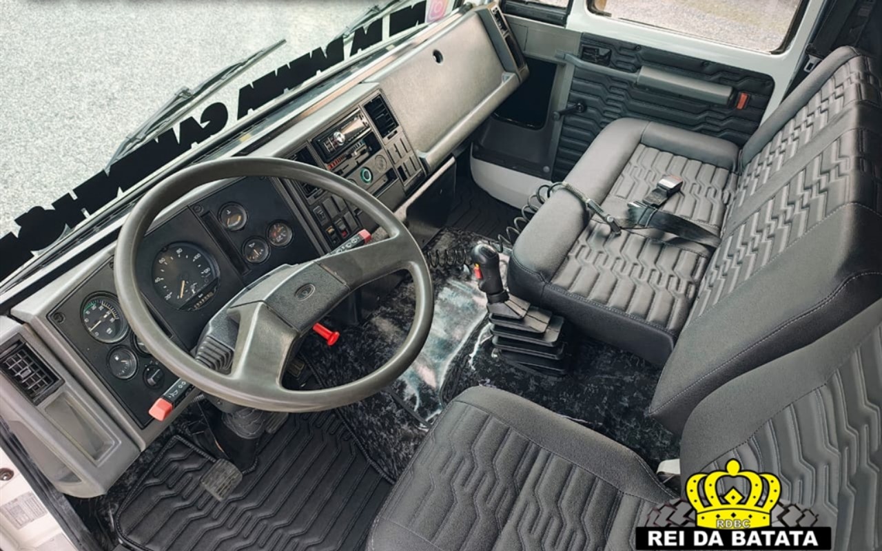 imagem-https://www.socarrao.com.br/sc-vehicle-images-prod/2480405/1783350908706-Ny0zLmpwZw.jpg