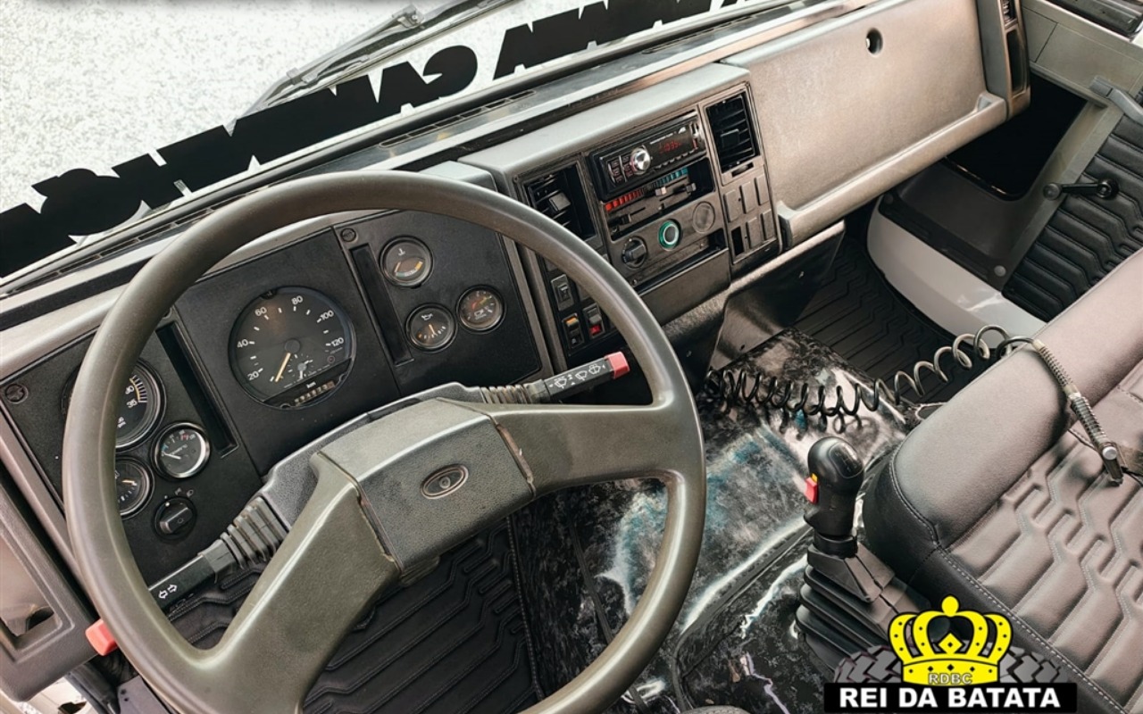 imagem-https://www.socarrao.com.br/sc-vehicle-images-prod/2480405/1783350908790-OC5qcGc.jpg