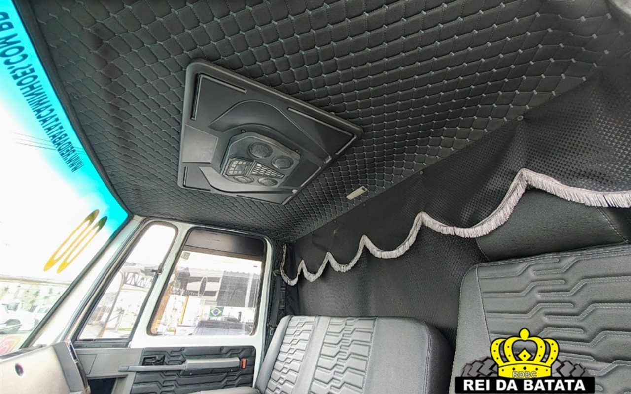 imagem-https://www.socarrao.com.br/sc-vehicle-images-prod/2480405/1783350908849-OS5qcGc.jpg