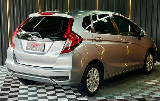 imagem-https://www.socarrao.com.br/sc-vehicle-images-prod/2481430/1784566397648-8193008_2_B_482f0142d1.jpeg