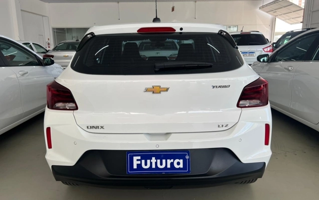 imagem-https://www.socarrao.com.br/sc-vehicle-images-prod/2484380/1789770802424-gh8NaLQM37FEjUN2ysCtJFlUPsy2nItJ.jpg