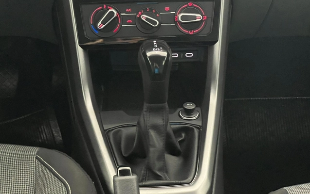 imagem-https://www.socarrao.com.br/sc-vehicle-images-prod/2484671/1789770528926-6G9Uedu9DsfvRf76TKuavCttfeM8KBIO.jpg