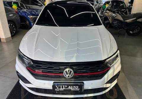 Volkswagen Jetta 2019 Branco — foto 1 de 3