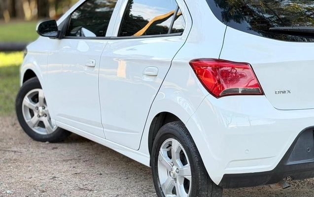 imagem-https://www.socarrao.com.br/sc-vehicle-images-prod/2495752/1787591378830-8237006_5_B_37e281abc1.jpeg