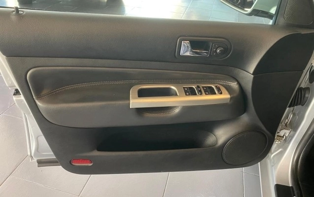 imagem-https://www.socarrao.com.br/sc-vehicle-images-prod/2498738/1783438387428-640_480_volkswagen-golf-sportline-1-6-flex-10-10-9c7574-3.jpg