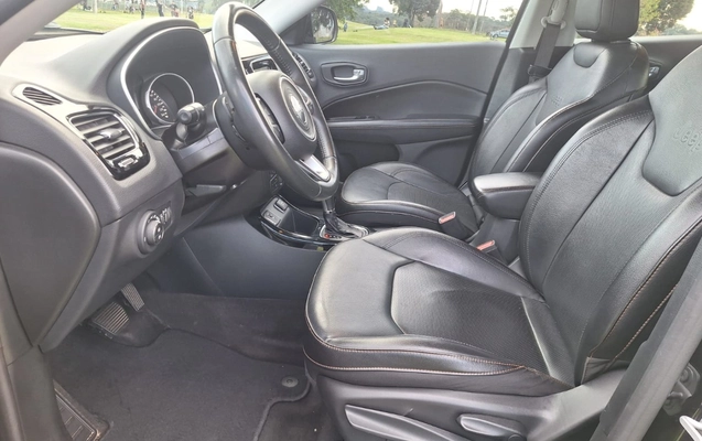 imagem-https://www.socarrao.com.br/sc-vehicle-images-prod/2498822/1783439608318-NGIxMDBhMWQtYmMyNi00YTJmLWIxMmYtZThmMDQ4MDVhZmY2LmpwZw.jpg