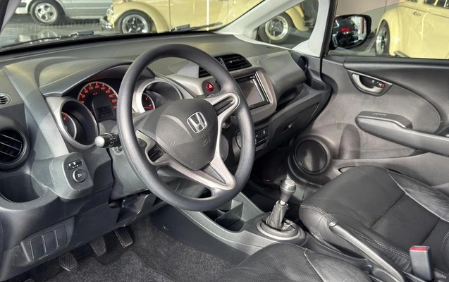 imagem-https://www.socarrao.com.br/sc-vehicle-images-prod/2498965/1791575607273-8169268_7_B_2255f596a7.jpeg
