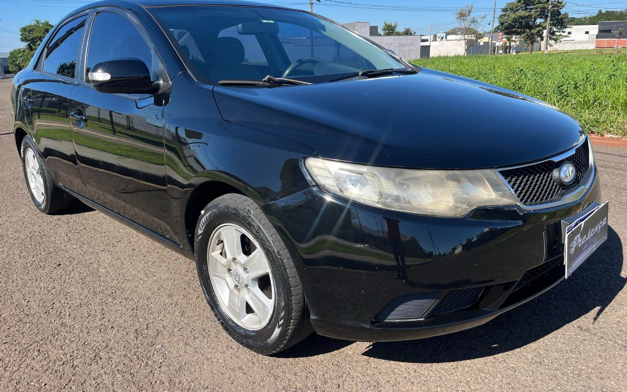 Kia Cerato 1.6 16V Mec. na cor Preto em Maringá / PR - 2502191
