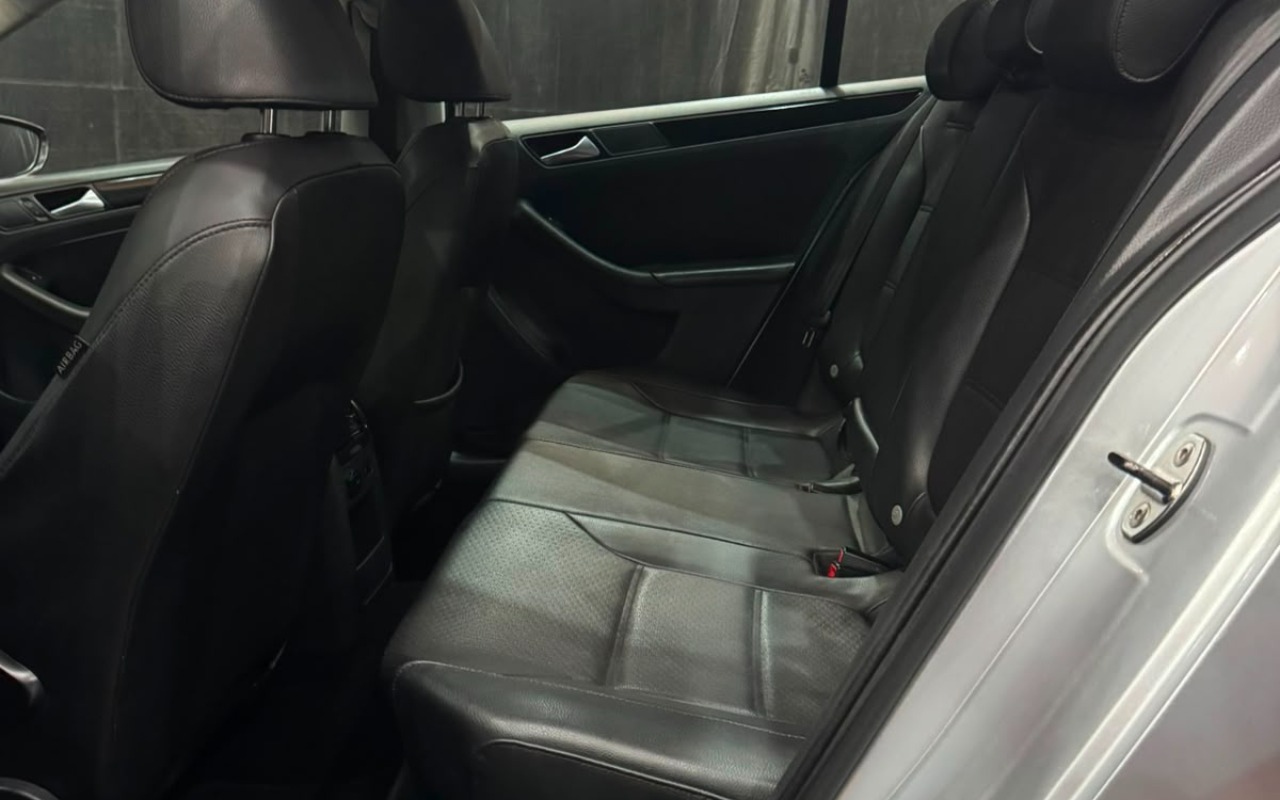 imagem-https://www.socarrao.com.br/sc-vehicle-images-prod/2513205/1783512481643-VlcgVm9sa3N3YWdlbiBKZXR0YSAyLjAgQ29uZm9ydGxpbmUgQ29tcGxldG8gMjAxNCBTdGVpbmJhY2ggTXVsdGltYXJjYXMgZW0gU2FudG8gQW1hcm8gZGEgSW1wZXJhdHJpeiBTQyAxNy5qcGVn.jpeg