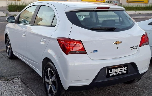 imagem-https://www.socarrao.com.br/sc-vehicle-images-prod/2513828/1784911596109-8258755_10_B_fa829e318d.jpeg
