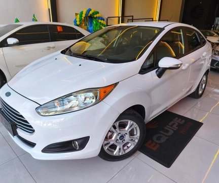 Ford Fiesta 2015 Branco — foto 1 de 3