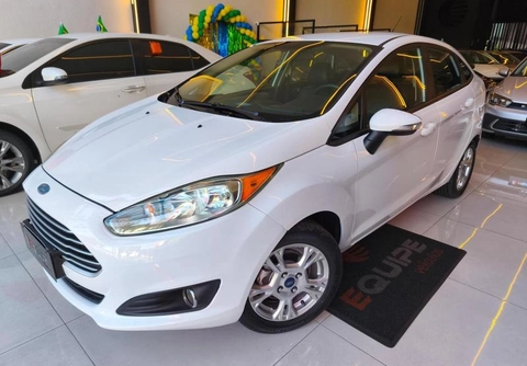 Ford Fiesta 2015 Branco — foto 1 de 3