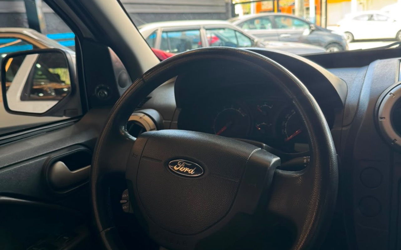 imagem-https://www.socarrao.com.br/sc-vehicle-images-prod/2517836/1788196910590-MjNiZGQzNzItZWQyNS00MTM0LTllZGEtMTQwYzljYTFhZDY1LmpwZWc.jpeg