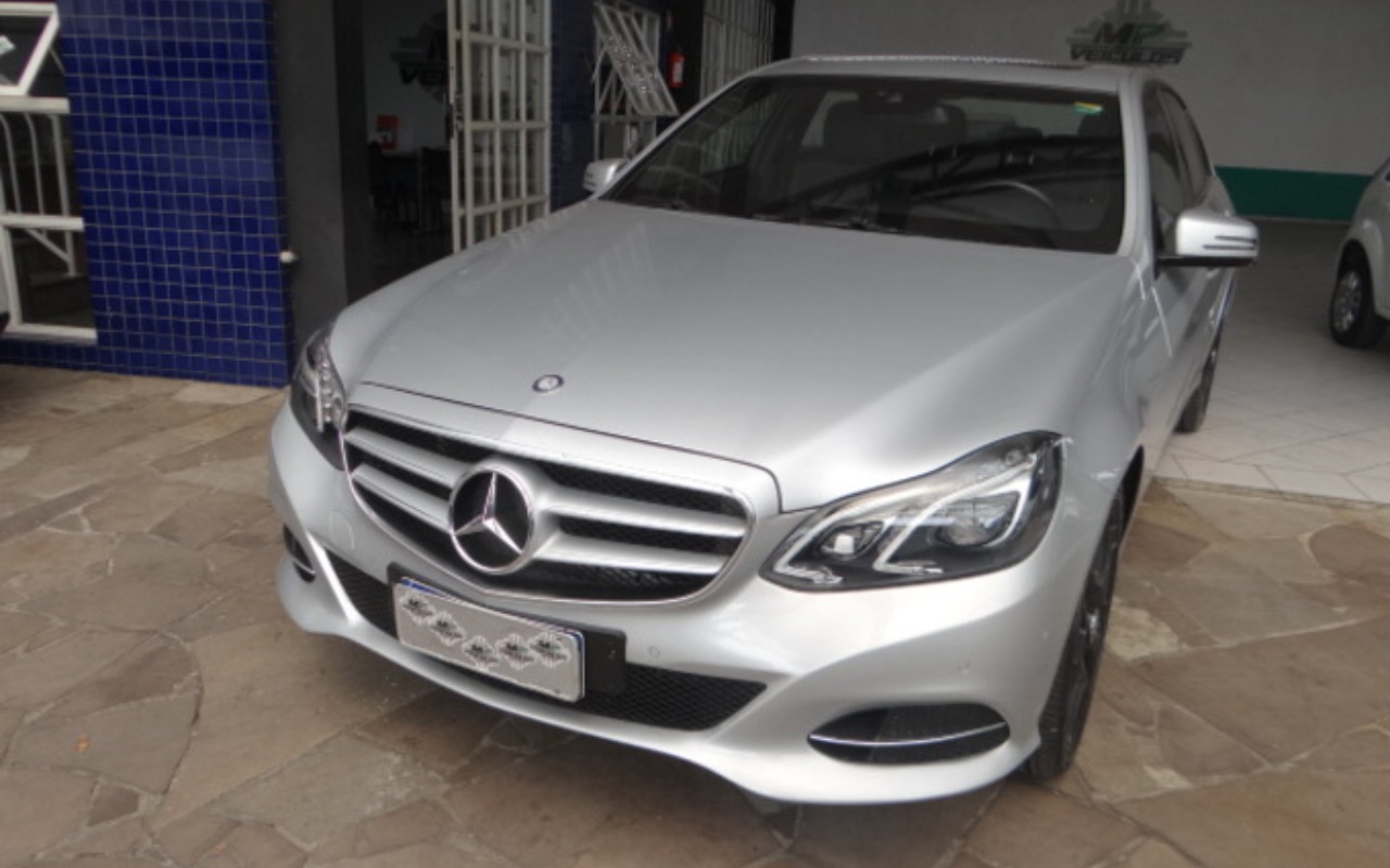 Mercedes-Benz E-350 2014 Prata — foto 1 de 3