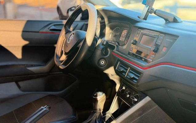 imagem-https://www.socarrao.com.br/sc-vehicle-images-prod/2522105/1788010248619-8262056_11_B_a06a6422f4.jpeg