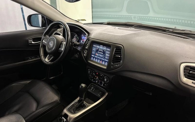 imagem-https://www.socarrao.com.br/sc-vehicle-images-prod/2523079/1789659291095-8201609_13_B_580e92e489.jpeg