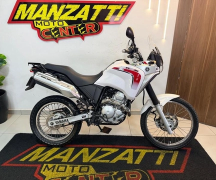 YAMAHA XTZ 250 TENERE/TENERE BLUEFLEX 2011 Branco — foto 1 de 3