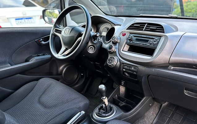 imagem-https://www.socarrao.com.br/sc-vehicle-images-prod/2534192/1783600271909-9_111841.jpg
