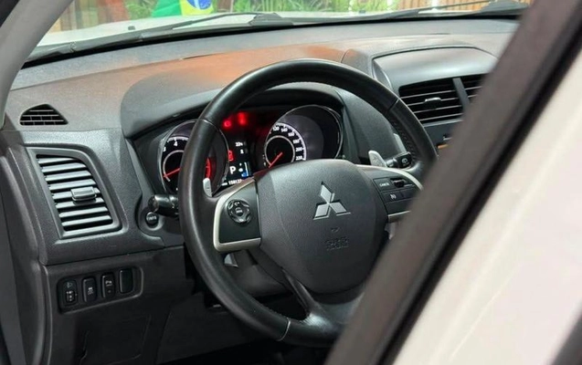 imagem-https://www.socarrao.com.br/sc-vehicle-images-prod/2537893/1787658741056-8263760_1_B_399d886f41.jpeg