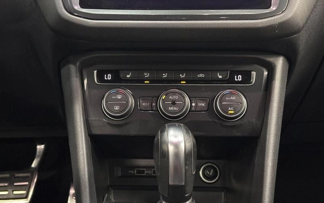 imagem-https://www.socarrao.com.br/sc-vehicle-images-prod/2538119/1789137084861-7615712_17_B_e3884451cf.jpeg