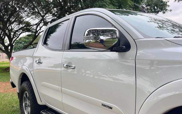 imagem-https://www.socarrao.com.br/sc-vehicle-images-prod/2538489/1783615394302-NjEyMUREQTMtOTZCOS00NjIwLTk2NjUtMDg2N0E0NDY4MzZFLmpwZWc.jpeg