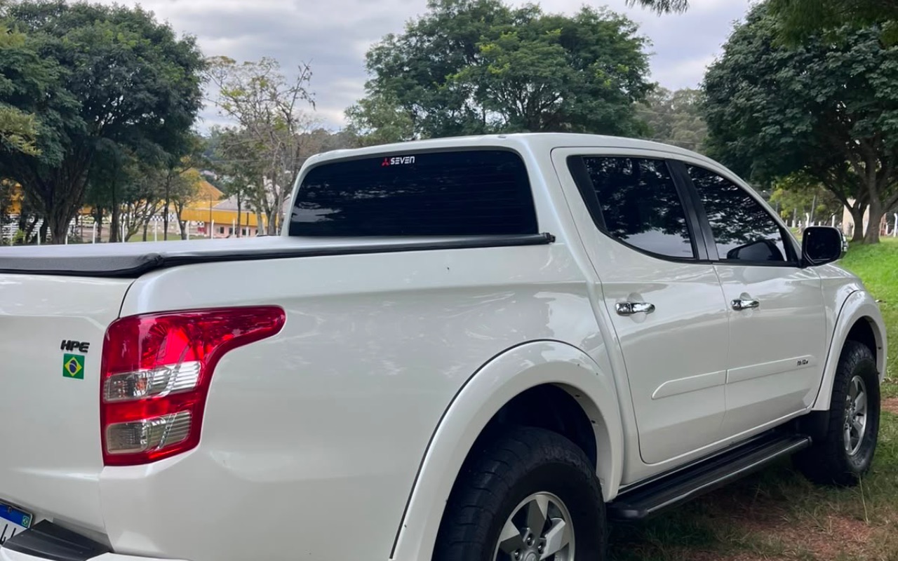 imagem-https://www.socarrao.com.br/sc-vehicle-images-prod/2538489/1783615394436-REYwMTYxOEMtMkJFOS00QzI5LTgwNkEtOUUyQTk4MUY2RjA0LmpwZWc.jpeg