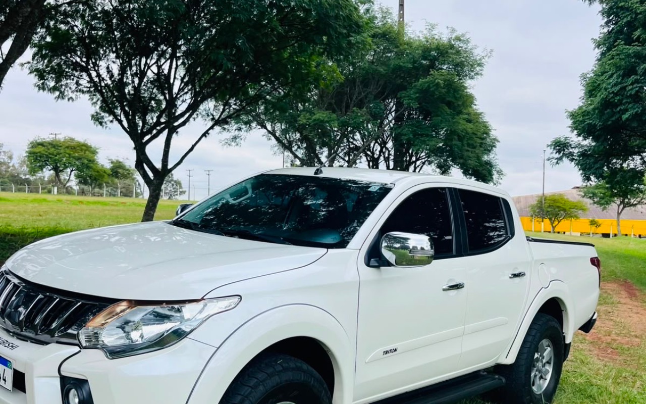 imagem-https://www.socarrao.com.br/sc-vehicle-images-prod/2538489/1783615394596-QjZDRjZBOEMtNzQ4MC00M0IzLUI2QUYtMEM2QjMxODRDNjM1LmpwZWc.jpeg