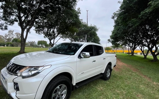 imagem-https://www.socarrao.com.br/sc-vehicle-images-prod/2538489/1783615394789-NUE4MEQzQzItM0REMi00QzdELTkyQUMtQjM3MDNCMjRGNTBELmpwZWc.jpeg