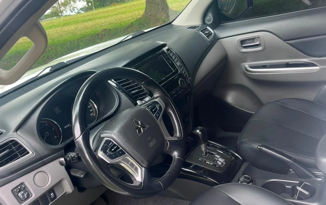 imagem-https://www.socarrao.com.br/sc-vehicle-images-prod/2538489/1783615395085-QkUwMDg0RjAtODA2NS00MDRGLUFGRDQtOEE0RUI3NjNCOERGLmpwZWc.jpeg