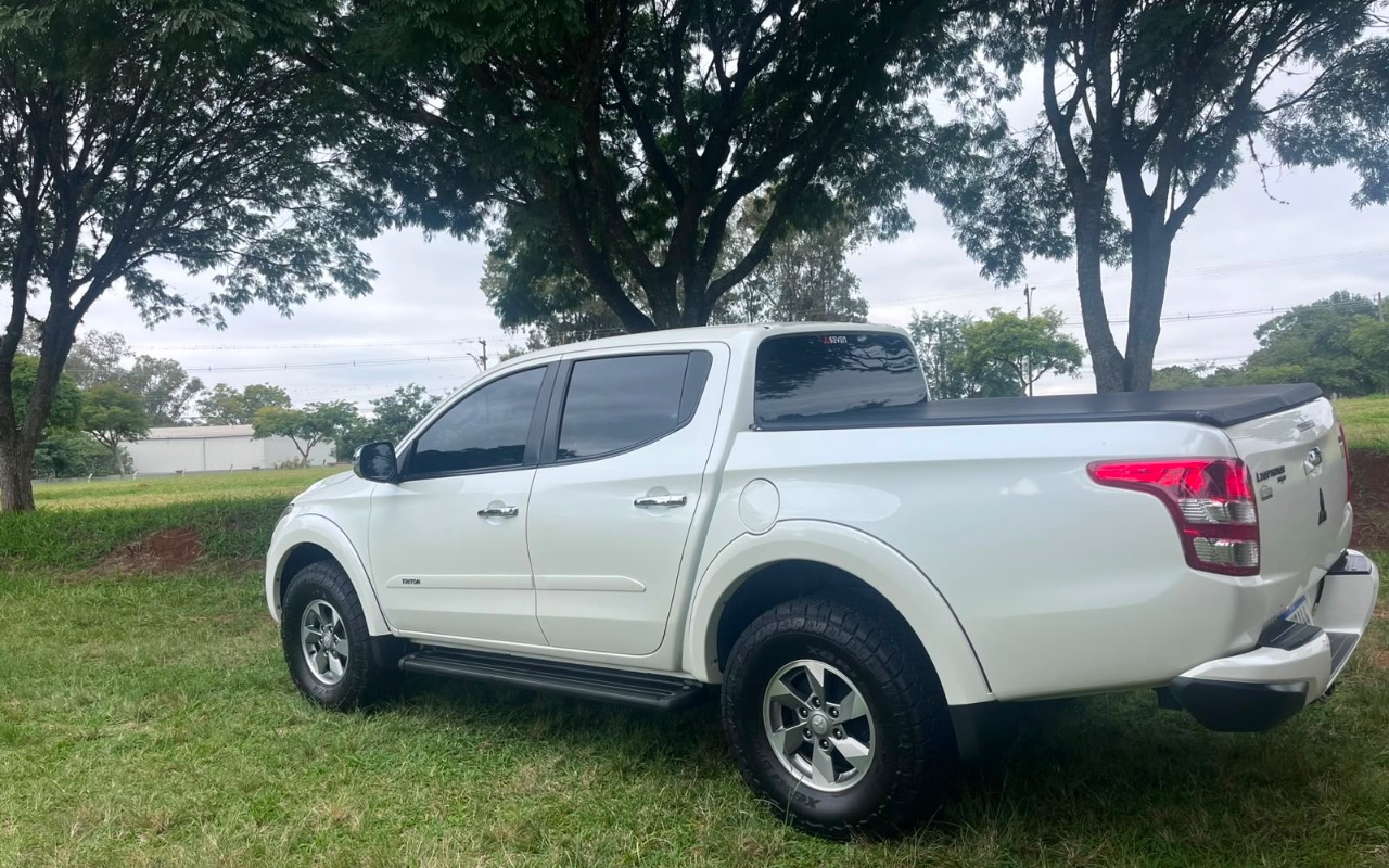 imagem-https://www.socarrao.com.br/sc-vehicle-images-prod/2538489/1783615395175-MEU0QjJBRUItODhBNi00RTc4LTlFNjctRjA4QzNCRjAwM0QxLmpwZWc.jpeg