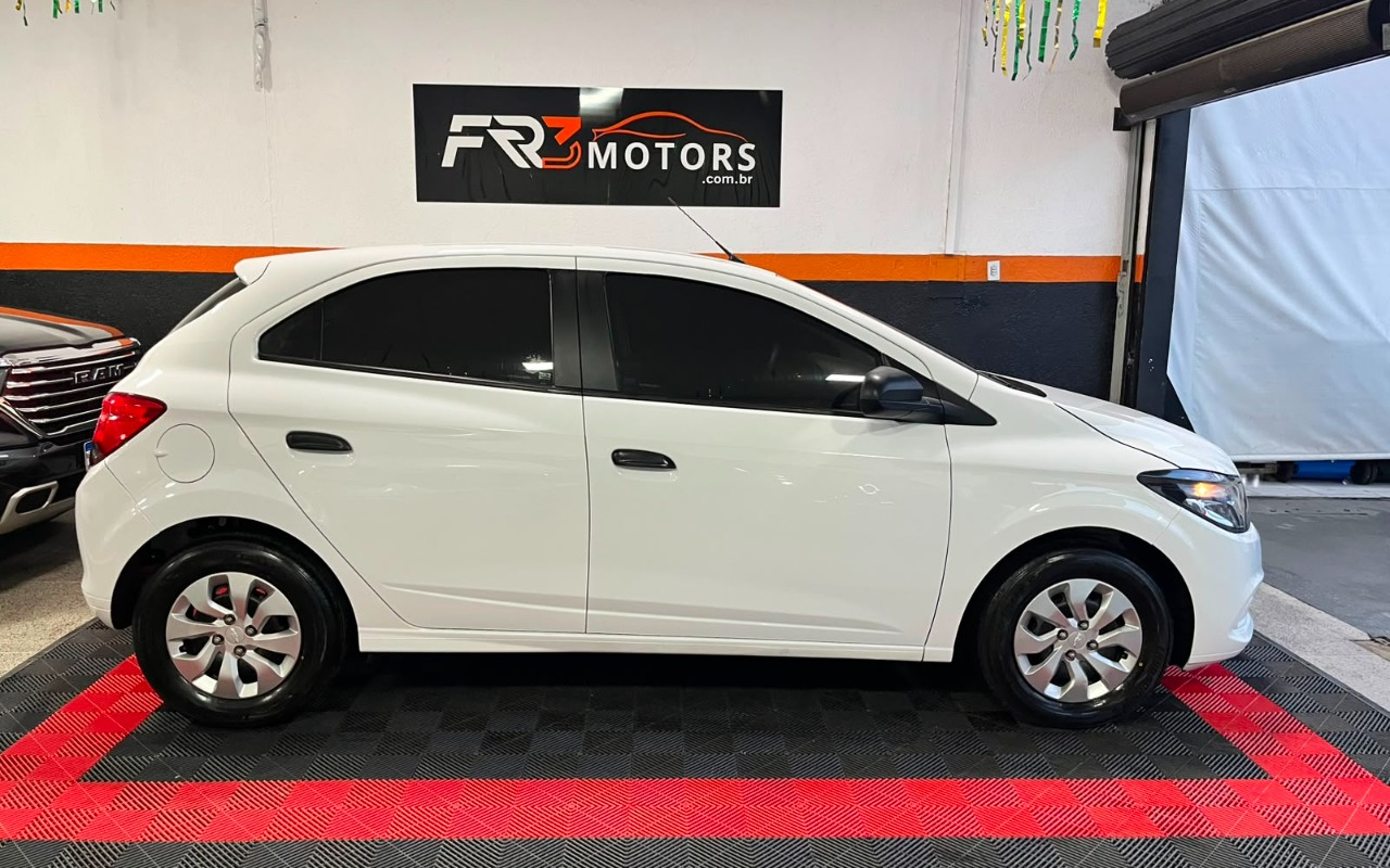 imagem-https://www.socarrao.com.br/sc-vehicle-images-prod/2539209/1784925177745-V2hhdHNBcHAgSW1hZ2UgMjAyNi0wNy0yMyBhdCAxOC4wMC4xNiAoMikuanBlZw.jpeg