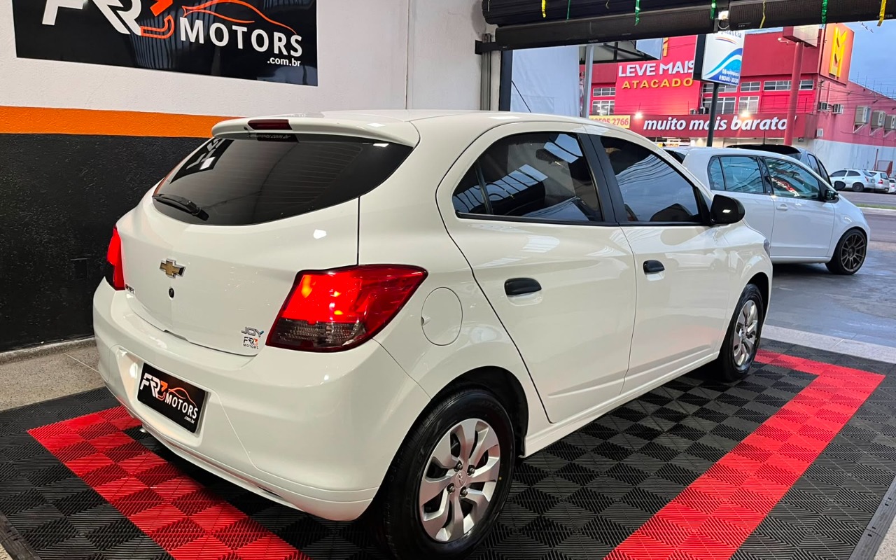imagem-https://www.socarrao.com.br/sc-vehicle-images-prod/2539209/1784925177806-V2hhdHNBcHAgSW1hZ2UgMjAyNi0wNy0yMyBhdCAxOC4wMC4xNiAoMykuanBlZw.jpeg