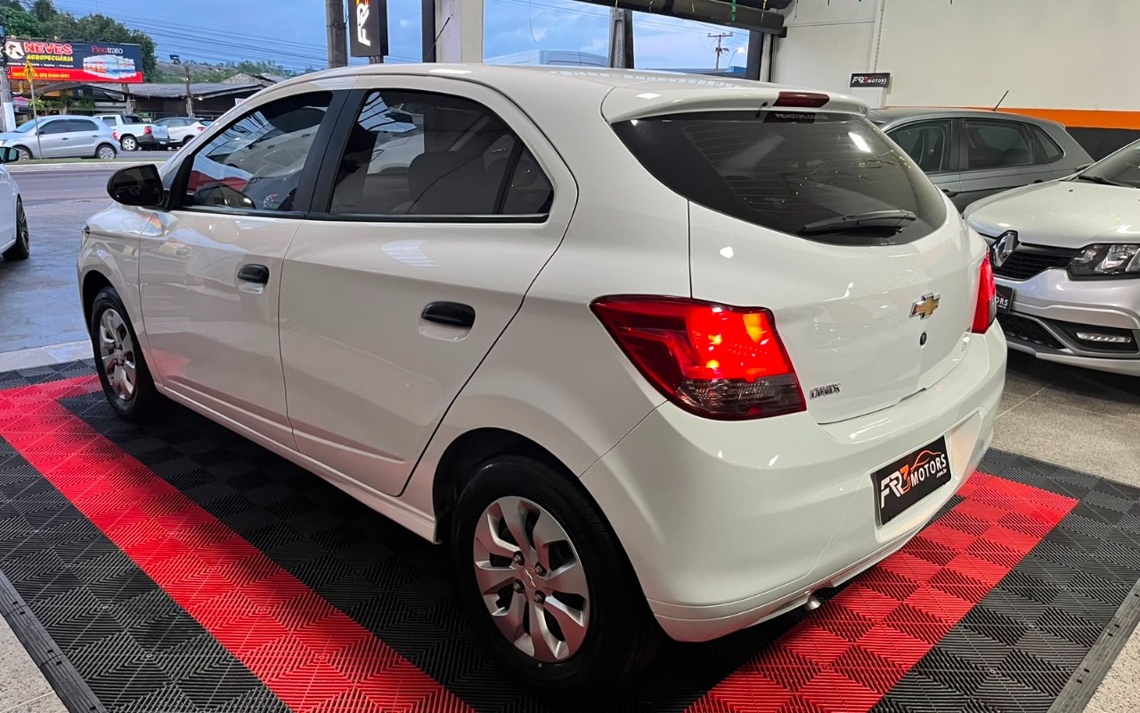 imagem-https://www.socarrao.com.br/sc-vehicle-images-prod/2539209/1784925177969-V2hhdHNBcHAgSW1hZ2UgMjAyNi0wNy0yMyBhdCAxOC4wMC4xNiAoNCkuanBlZw.jpeg