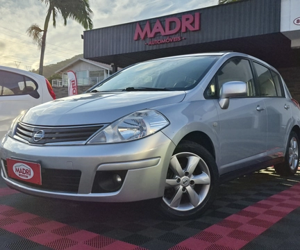 Nissan TIIDA 2011 Prata — foto 1 de 3