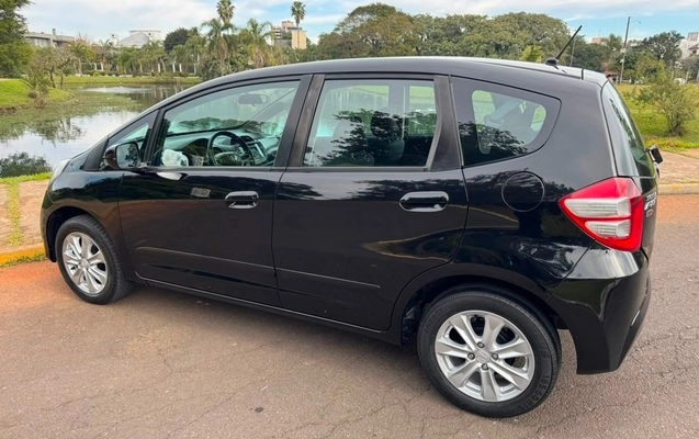 imagem-https://www.socarrao.com.br/sc-vehicle-images-prod/2542072/1783627586612-V2hhdHNBcHAgSW1hZ2UgMjAyNi0wNy0wOSBhdCAxNC40Ni41OSAoMikuanBlZw.jpeg