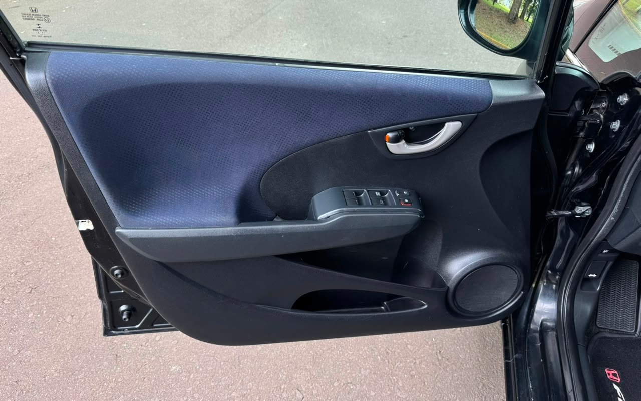 imagem-https://www.socarrao.com.br/sc-vehicle-images-prod/2542072/1783627587511-V2hhdHNBcHAgSW1hZ2UgMjAyNi0wNy0wOSBhdCAxNC40Ni41OSAoNCkuanBlZw.jpeg
