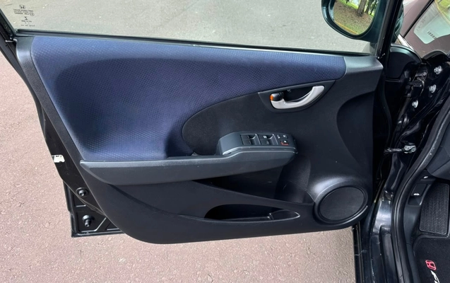 imagem-https://www.socarrao.com.br/sc-vehicle-images-prod/2542072/1783627587511-V2hhdHNBcHAgSW1hZ2UgMjAyNi0wNy0wOSBhdCAxNC40Ni41OSAoNCkuanBlZw.jpeg