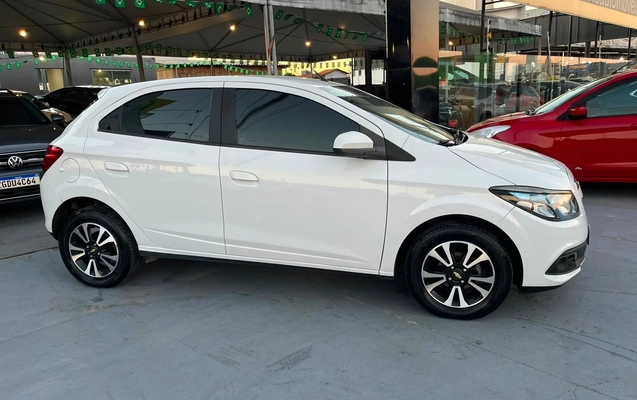 imagem-https://www.socarrao.com.br/sc-vehicle-images-prod/2543823/1785865977336-8c43ca433d5043a3a247a4fe39b7f6e0_1783543419090.jpg