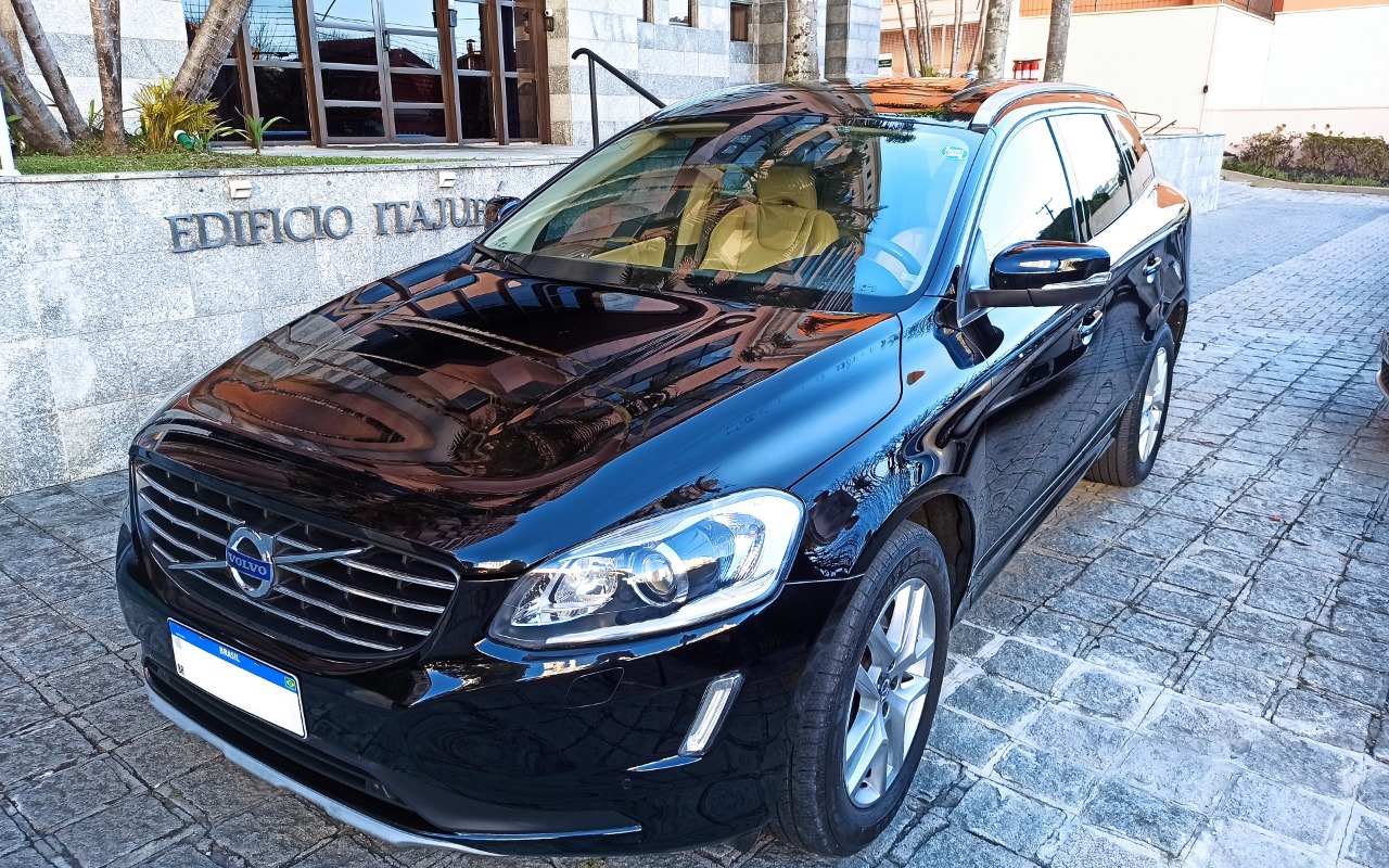 Volvo XC60 2017 Preto — foto 1 de 3