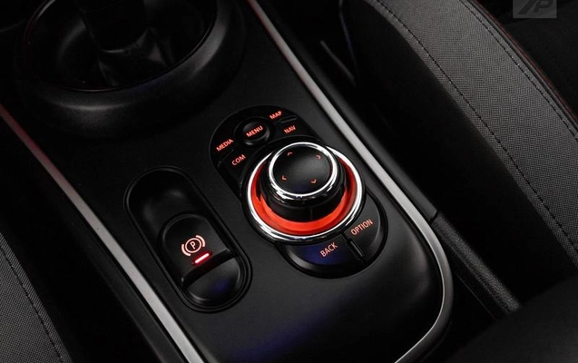 imagem-https://www.socarrao.com.br/sc-vehicle-images-prod/2556159/1788553443342-8237120_10_B_5b3c6e45a2.jpeg