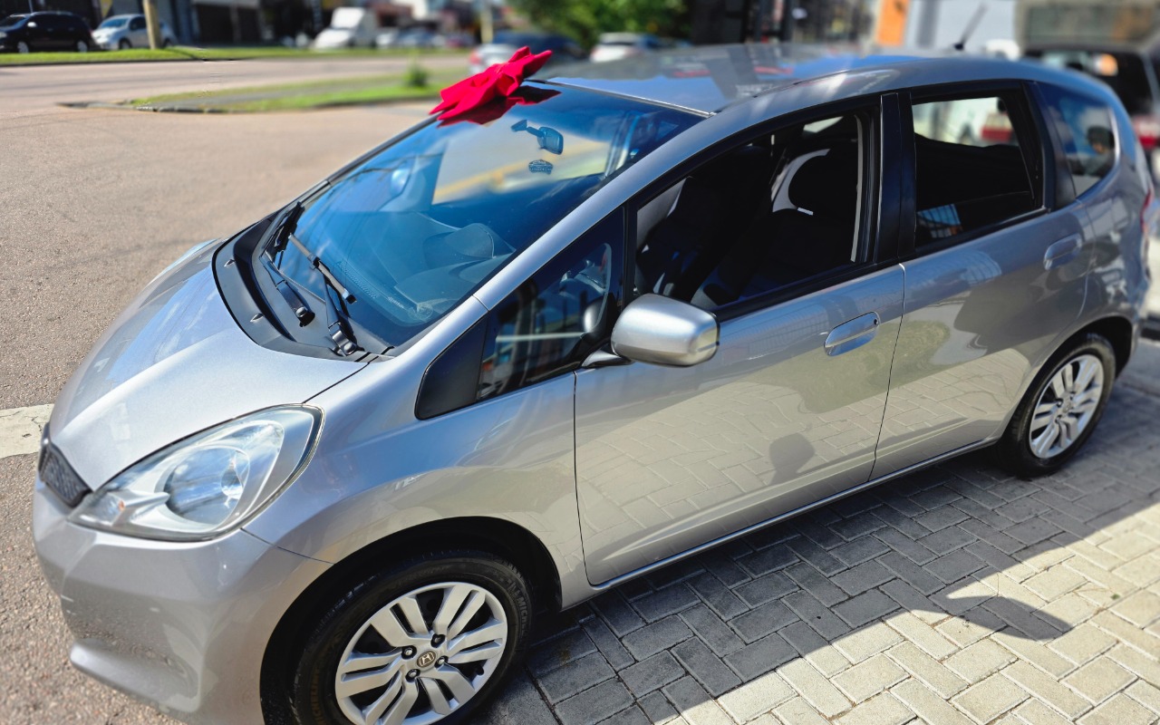 Honda Fit DX 1.4 Flex 16V 5p Mec. na cor Cinza em Curitiba / PR - 2556410