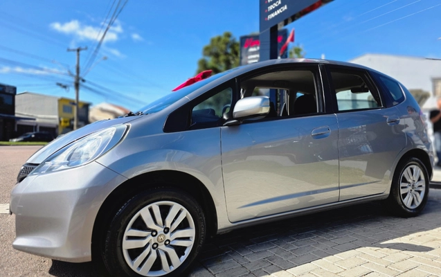 imagem-https://www.socarrao.com.br/sc-vehicle-images-prod/2556410/1783695730544-MjAyNjA3MDdfMTEyNzIyLmpwZw.jpg