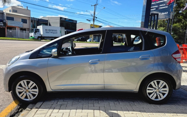 imagem-https://www.socarrao.com.br/sc-vehicle-images-prod/2556410/1783695730664-MjAyNjA3MDdfMTEyNzMxLmpwZw.jpg