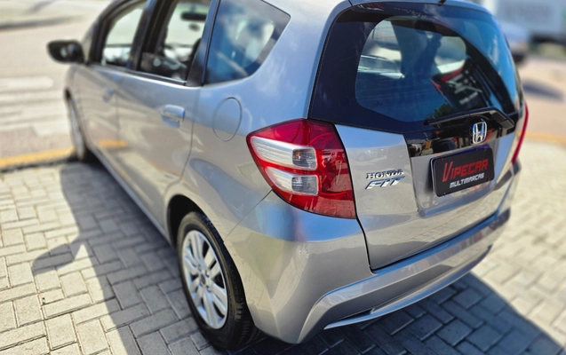 imagem-https://www.socarrao.com.br/sc-vehicle-images-prod/2556410/1783695730726-MjAyNjA3MDdfMTEyNzQwLmpwZw.jpg