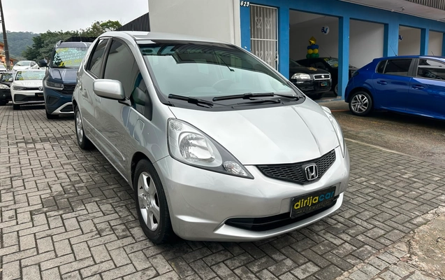 imagem-https://www.socarrao.com.br/sc-vehicle-images-prod/2561978/1783719712708-abe27c93-28ad-4217-8ec7-fbfa449015eb.jpeg